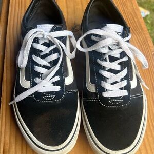 VANS women’s “Old Skool Shoe” low-top black and white